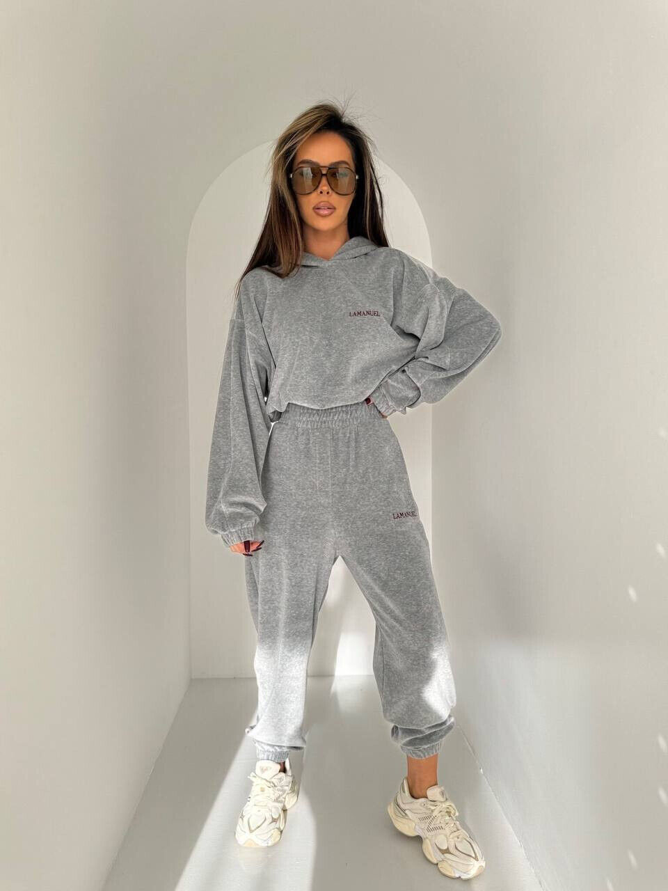 Жіночий велюровий костюм