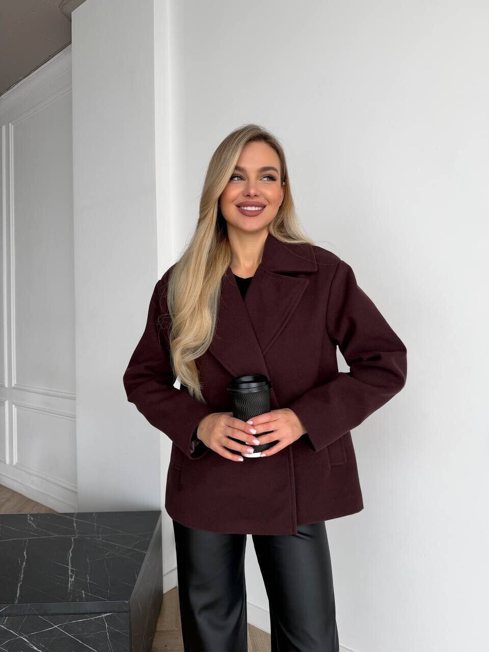 Женское укороченное пальто