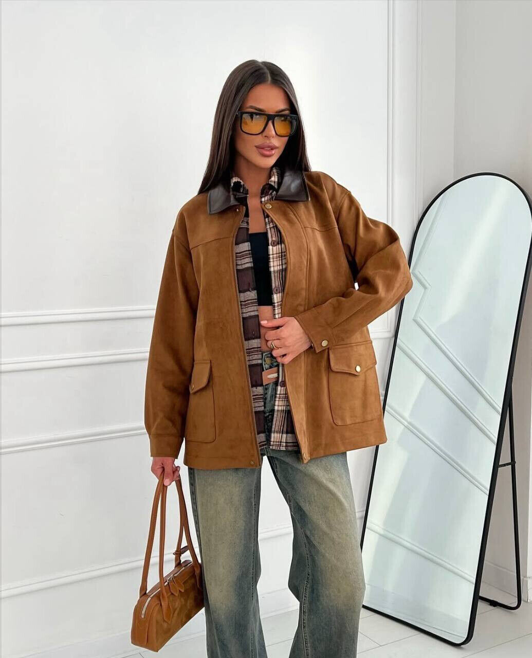 Куртка - женская ветровка.