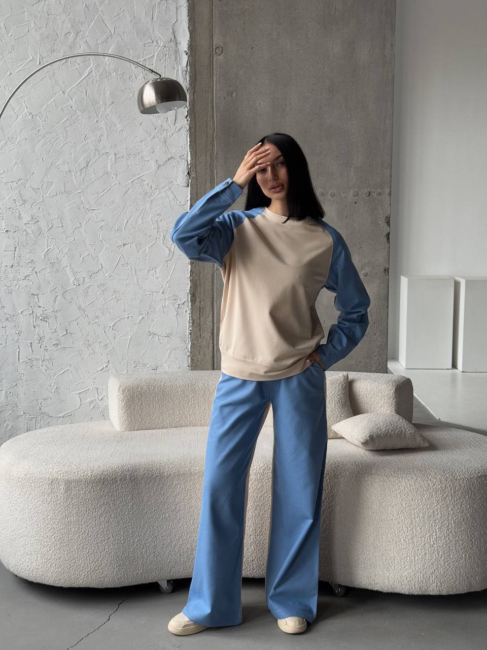 Эффектный женский комбинированный костюм – прекрасное решение на каждый день фото