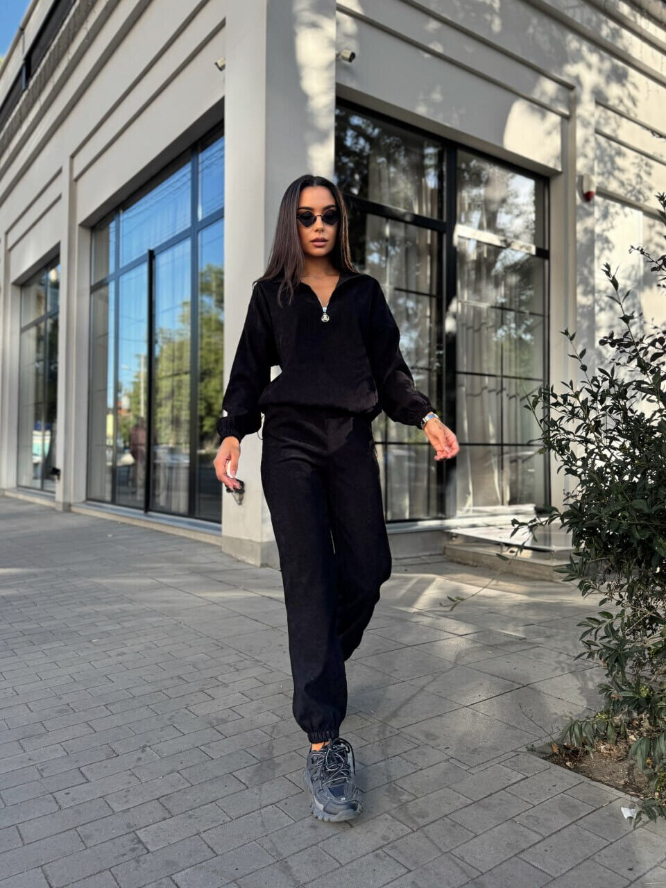 Жіночий костюм з мікровельвета