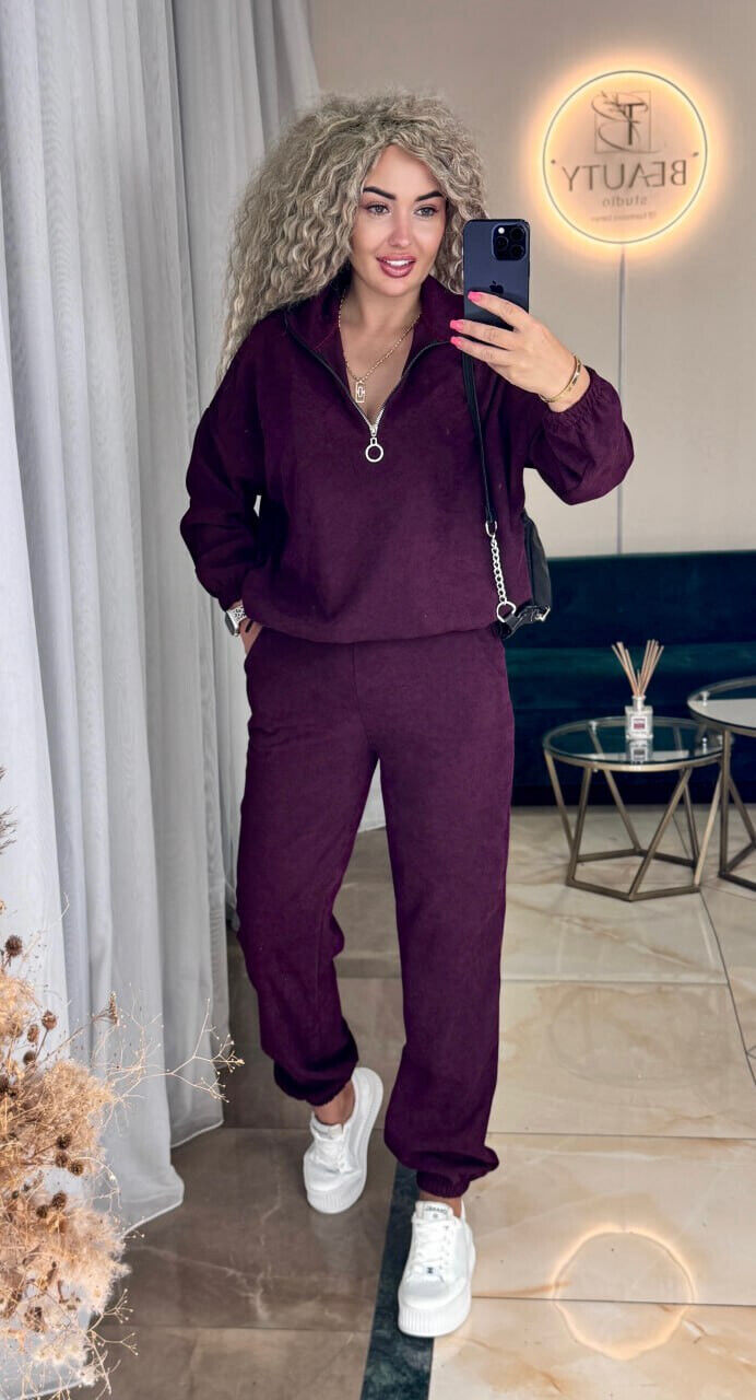 Женский костюм из микровельвета