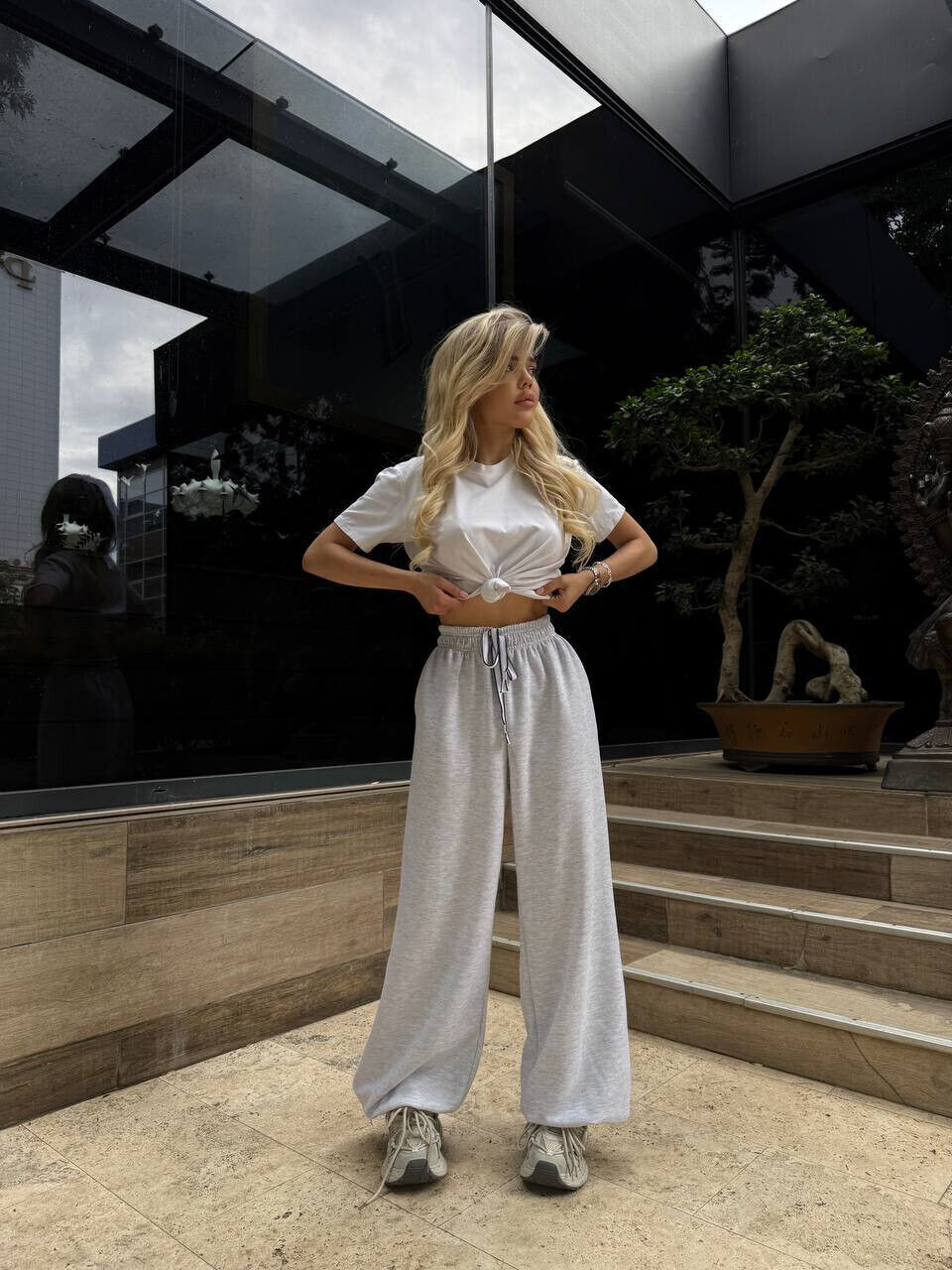 Женские стильные оверсайз брюки.