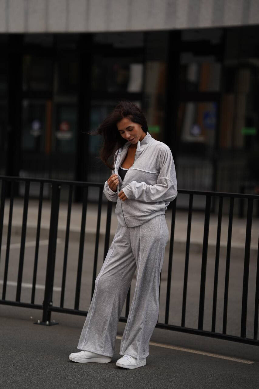 Стильный женский велюровый костюм