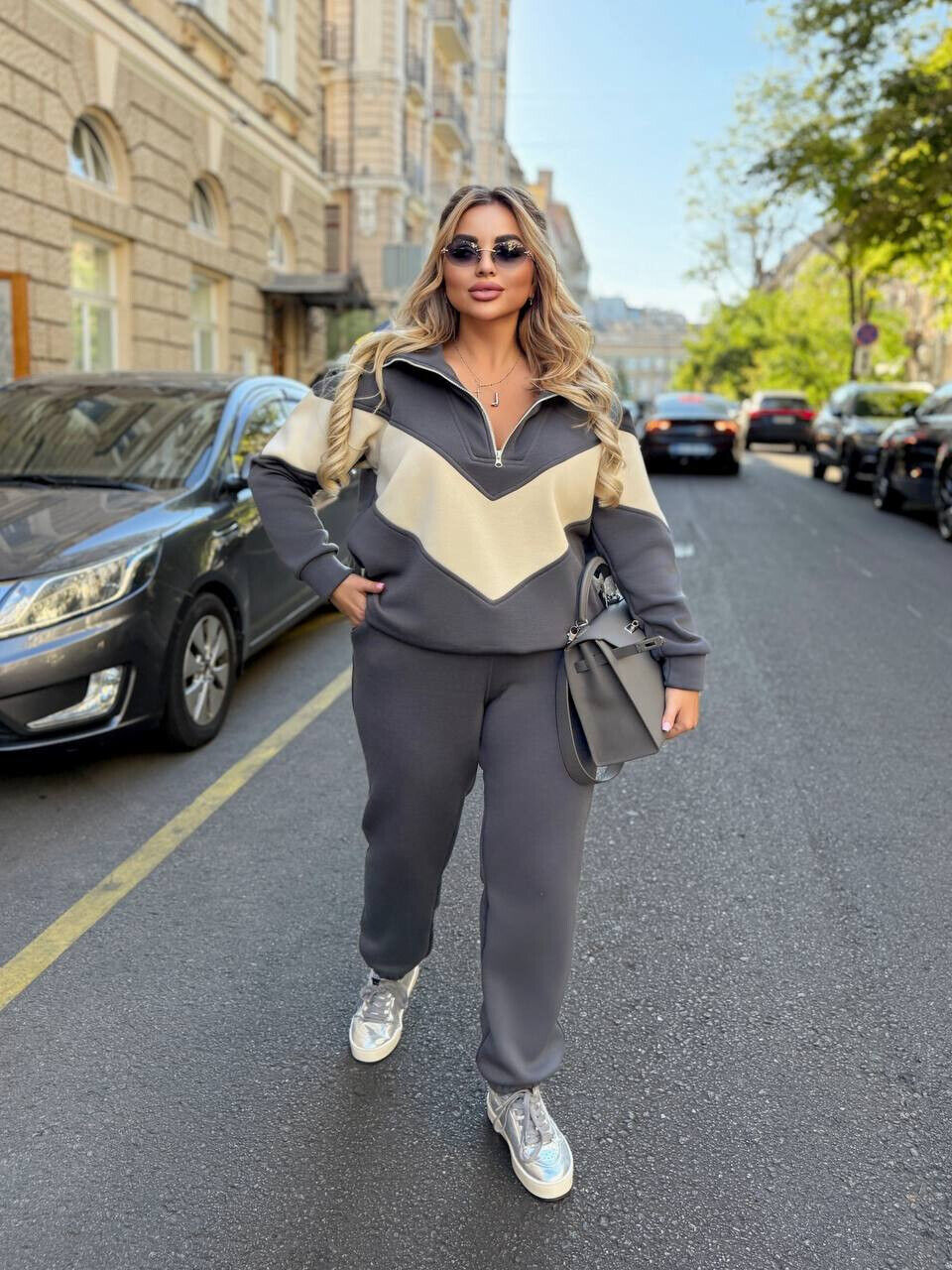 Теплый костюм с начесом в самых трендовых оттенках сезона