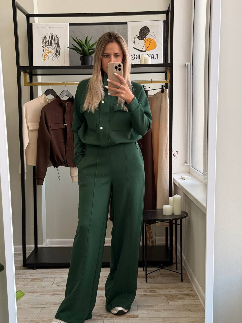 Жіночий костюм з піджаком