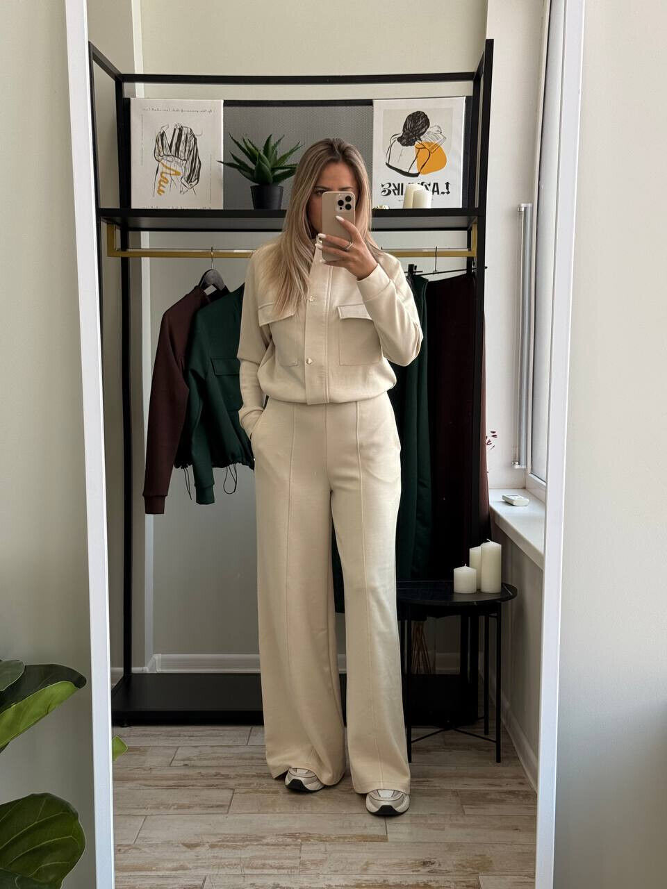 Жіночий костюм з піджаком