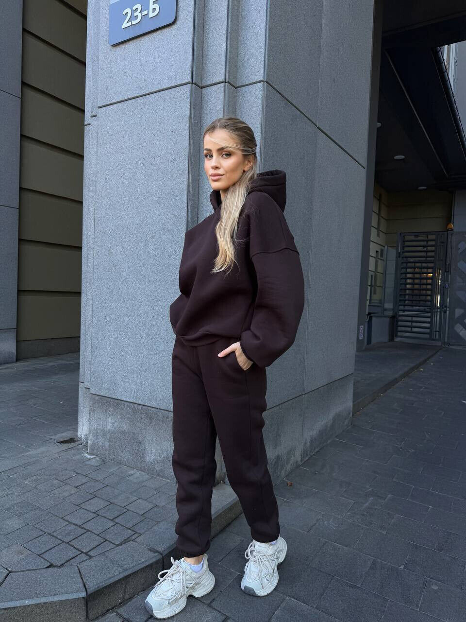 Теплий жіночий костюм з подвійним копюшоном