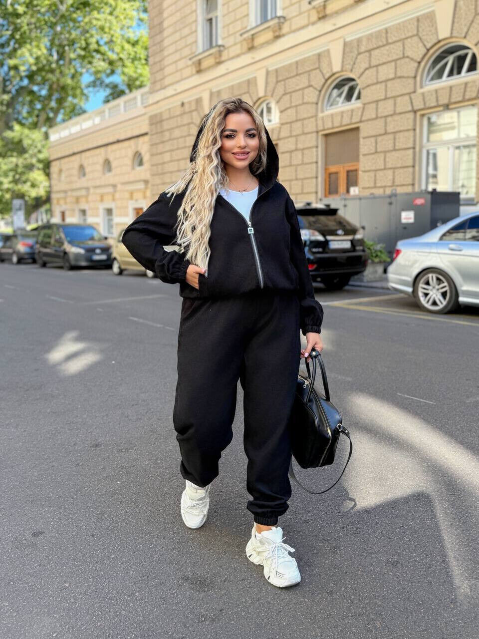 Сучасний костюм із мякого мікровельвету