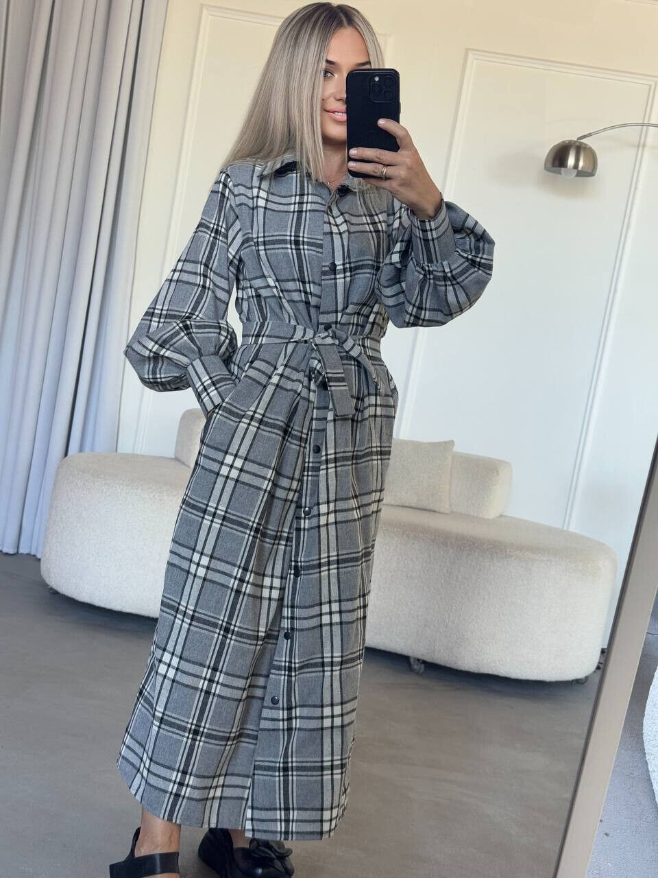 Стильна сукня-сорочка в клітинку