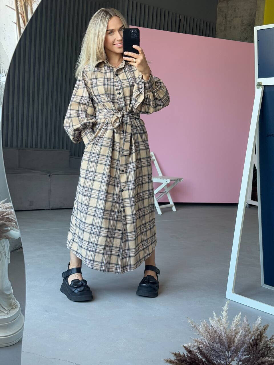 Стильное платье-рубашка в клеточку