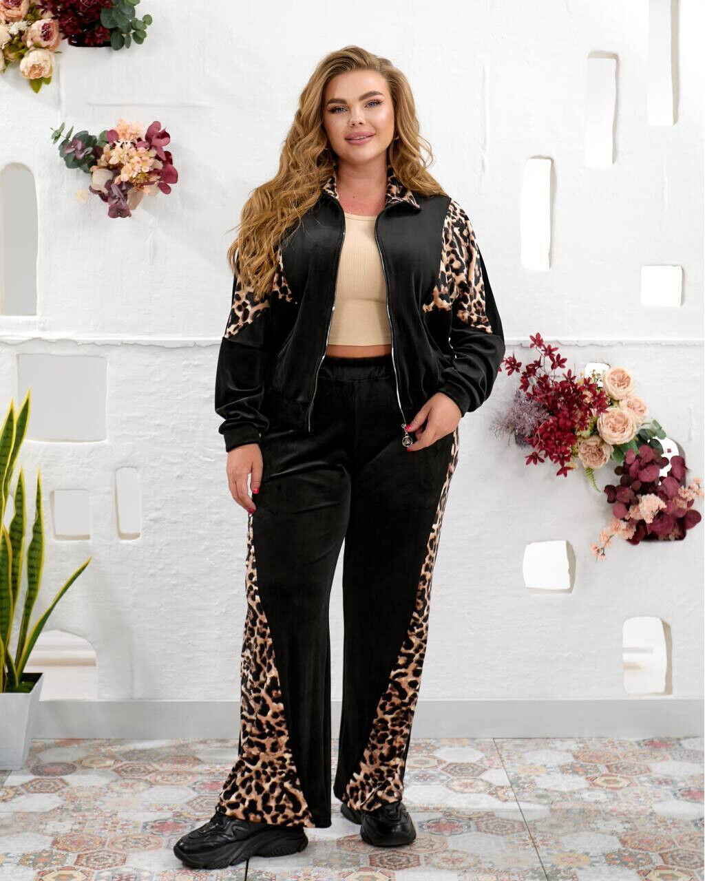 Велюровий костюм жіночий з лео вставками