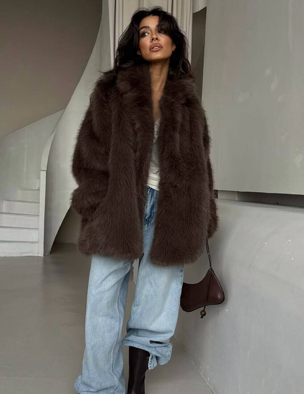 Тепла і  стильна шуба із еко хутра , на підкладці. фото