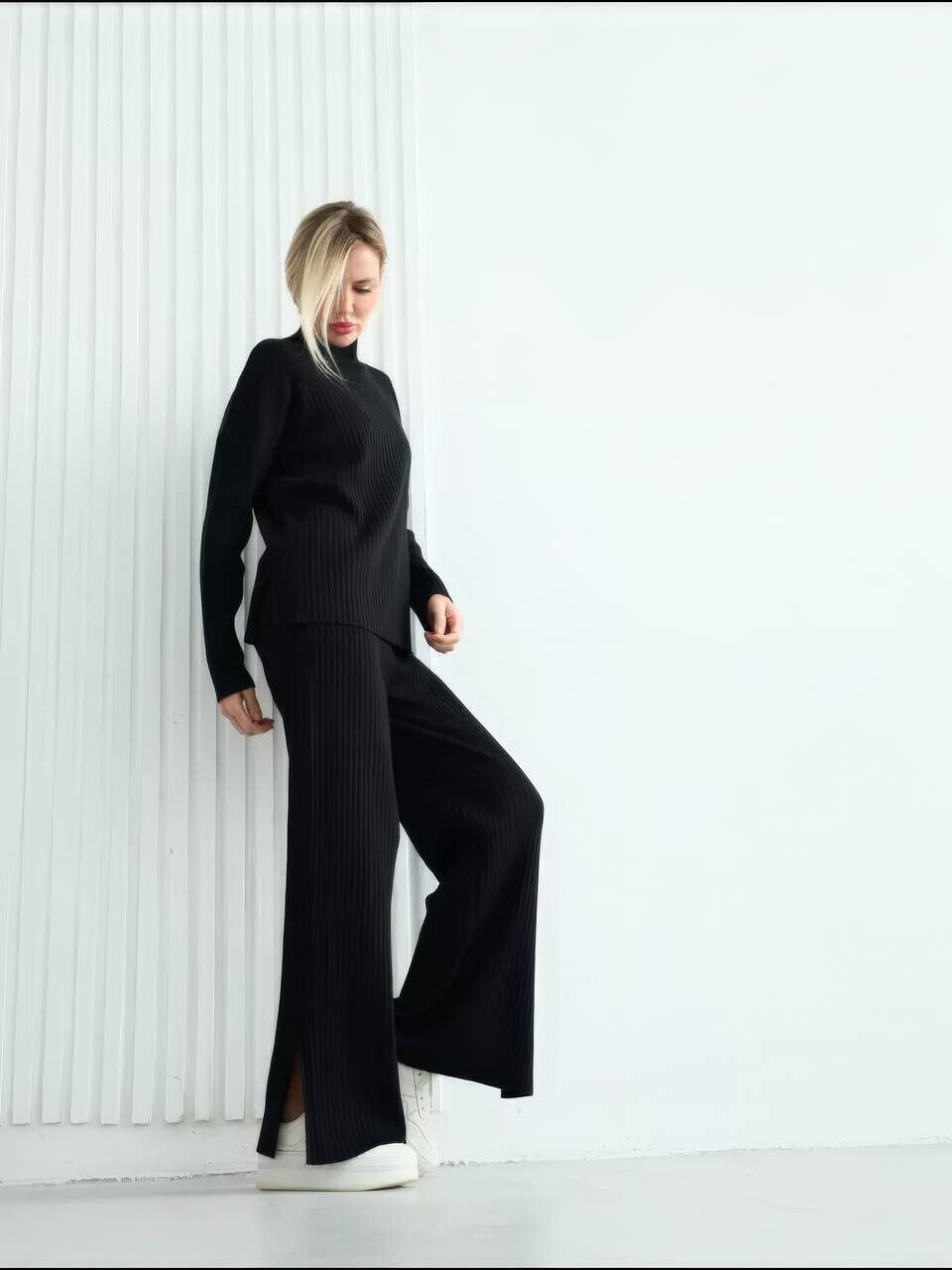 Зручний костюм із мякої ангори рубчик.