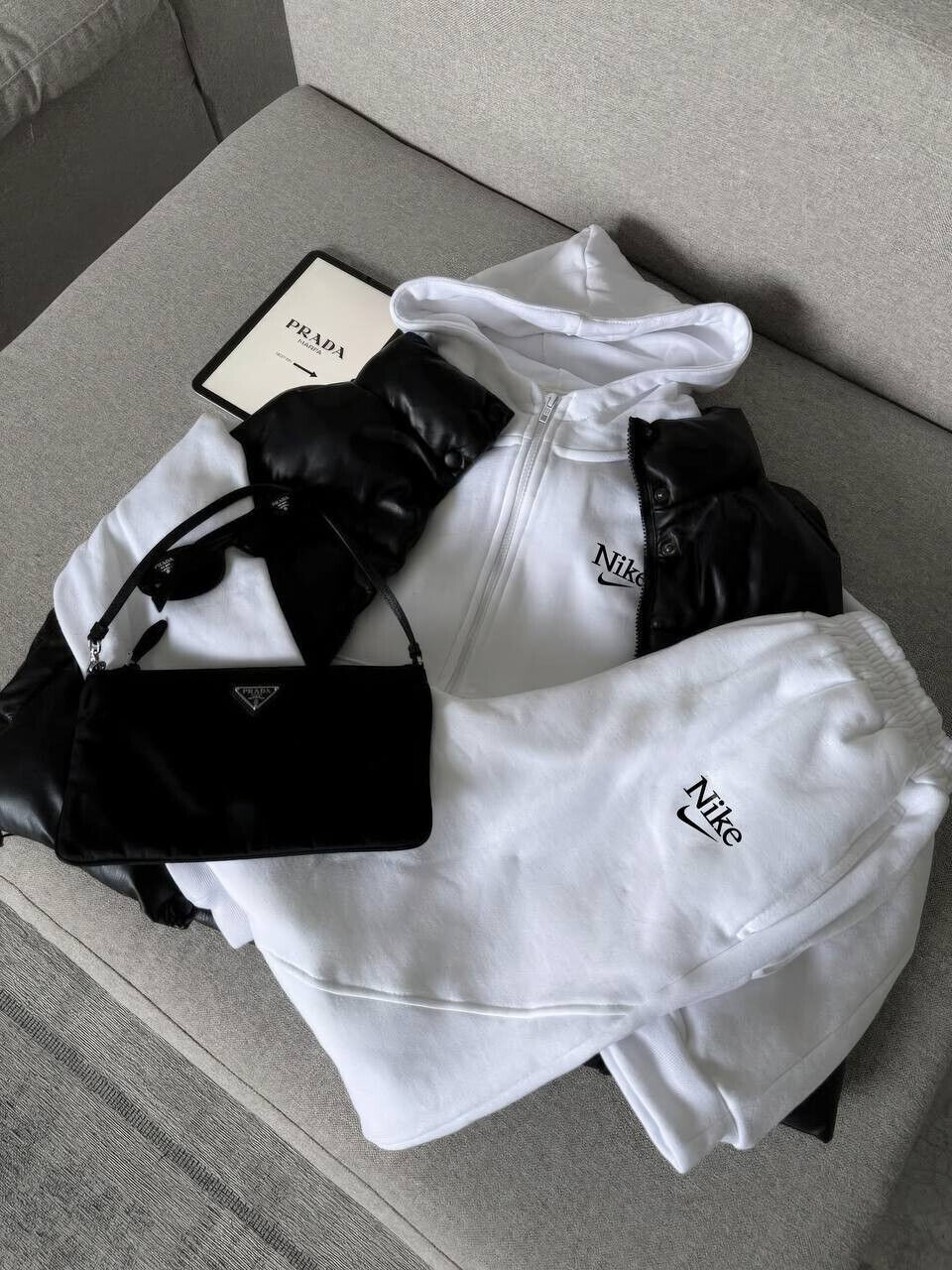 Зимовий жіночий костюм трійка з желеткою