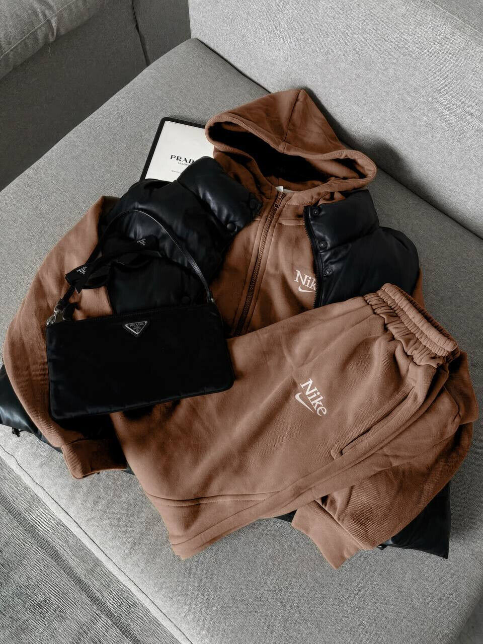 Зимовий жіночий костюм трійка з желеткою