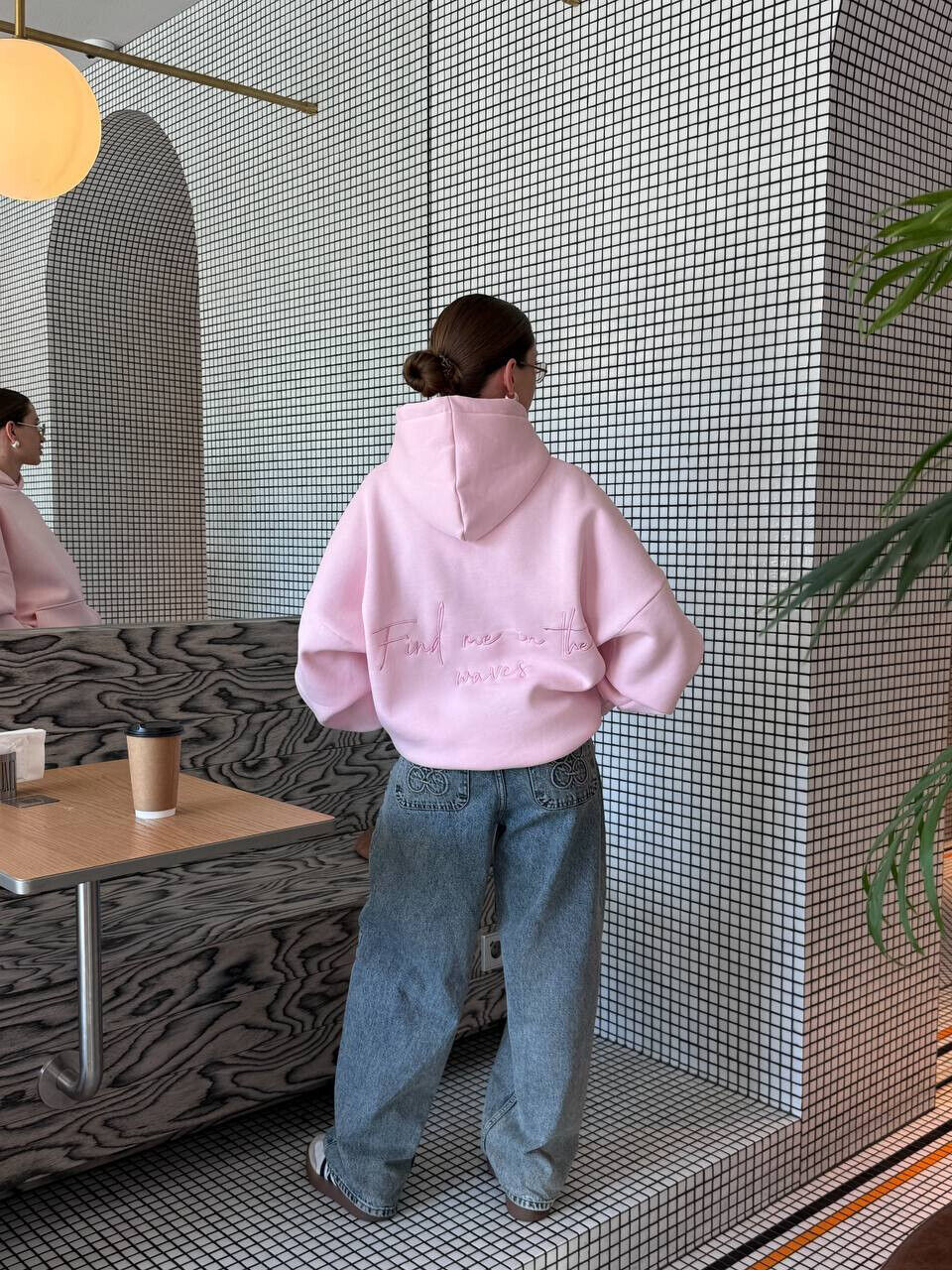 Жіноча тепла кофта з нашивкою на спині