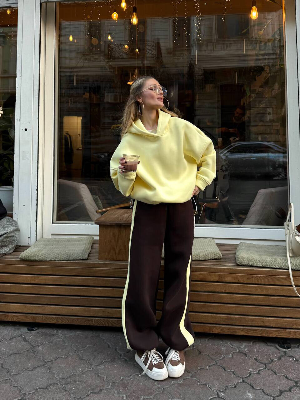 Стильный двухцветный костюм