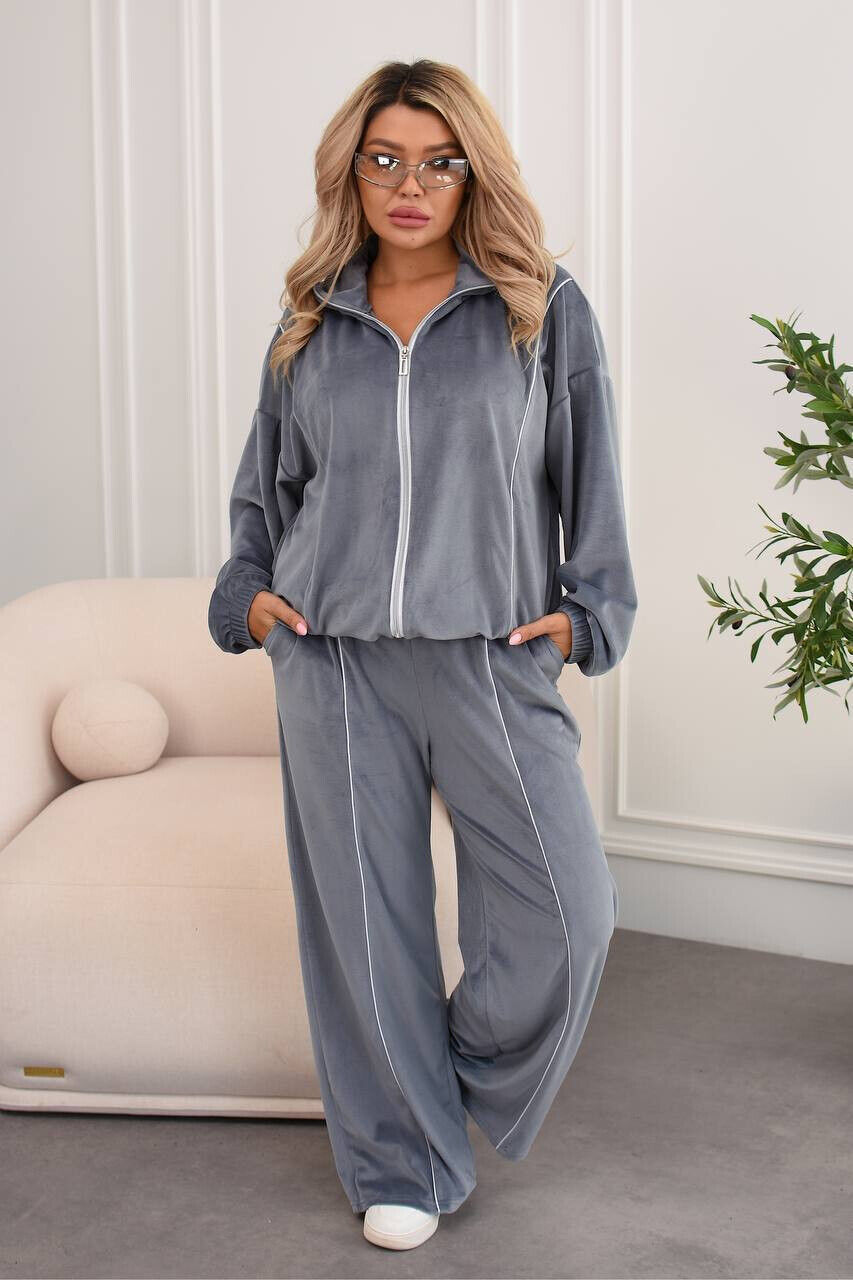 Женский велюровый костюм