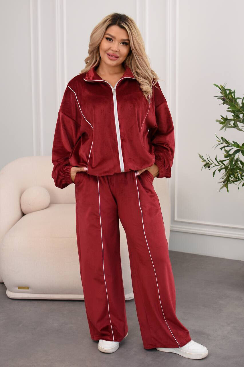 Жіночий велюровий костюм