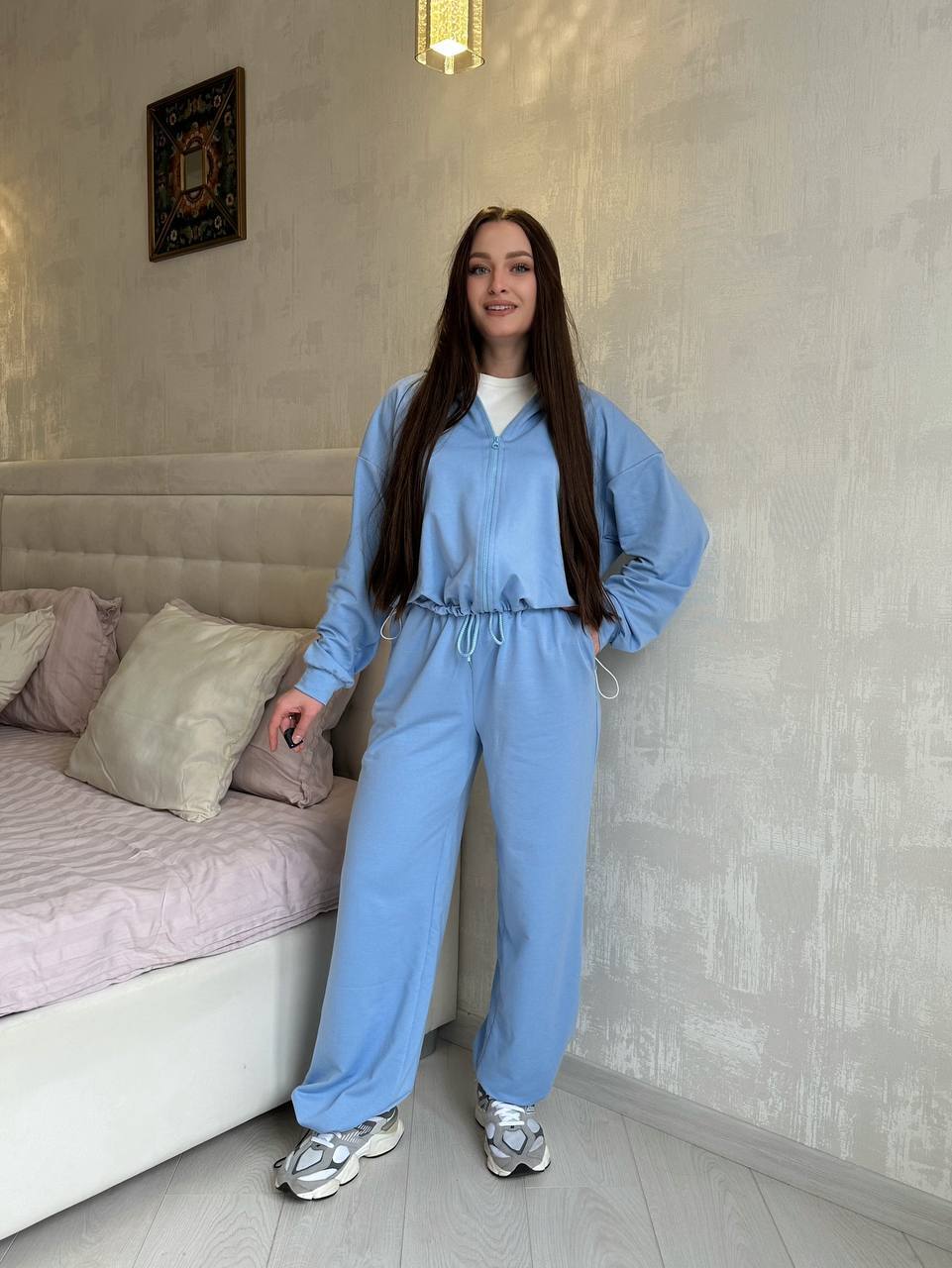 Жіночий весняний костюм фото