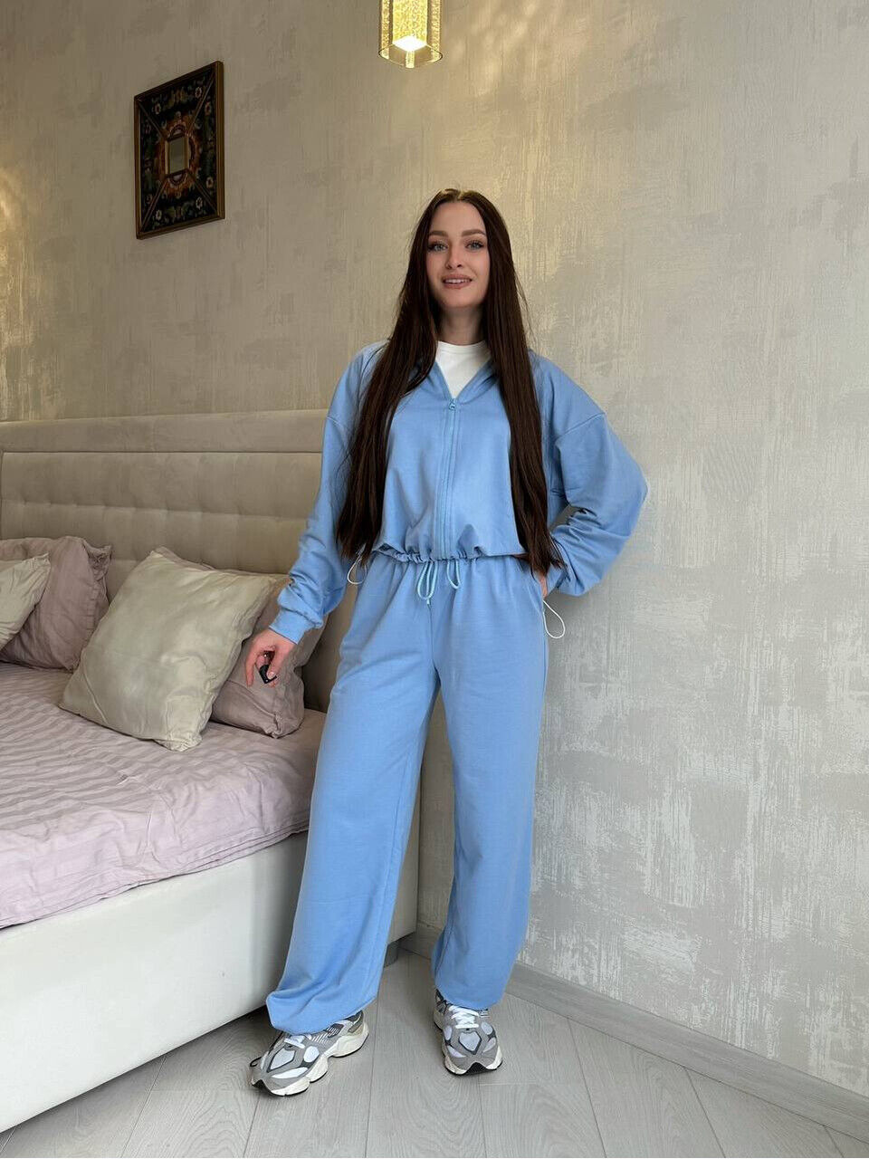 Жіночий весняний костюм фото