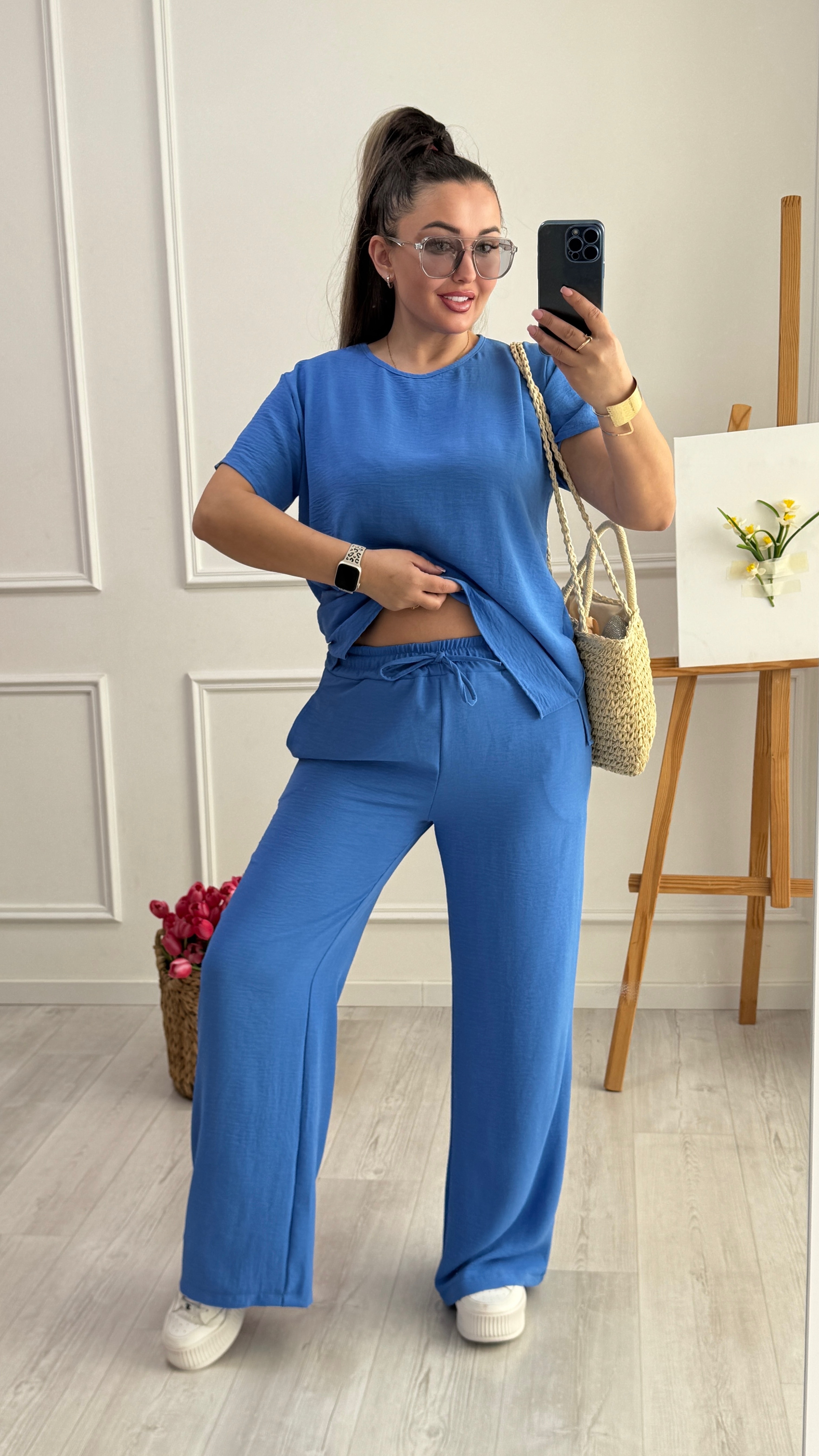 Жіночий весняний костюм фото