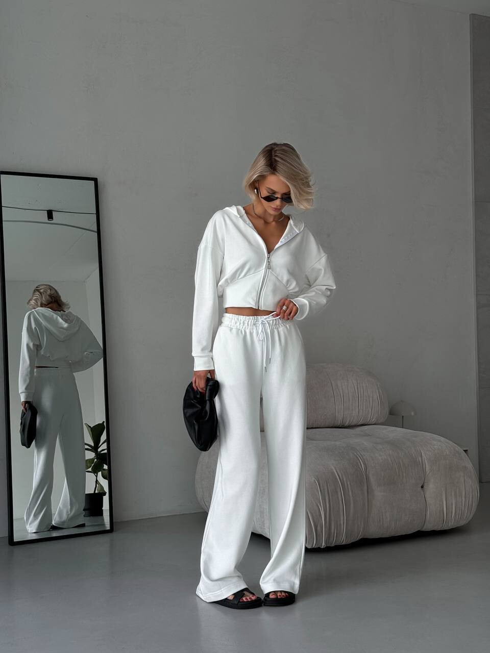 Жіночий топовий весняний костюм фото