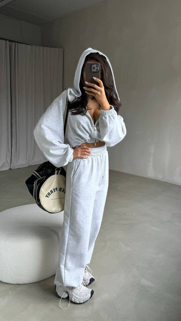 Стильний спортивний костюм-двійка