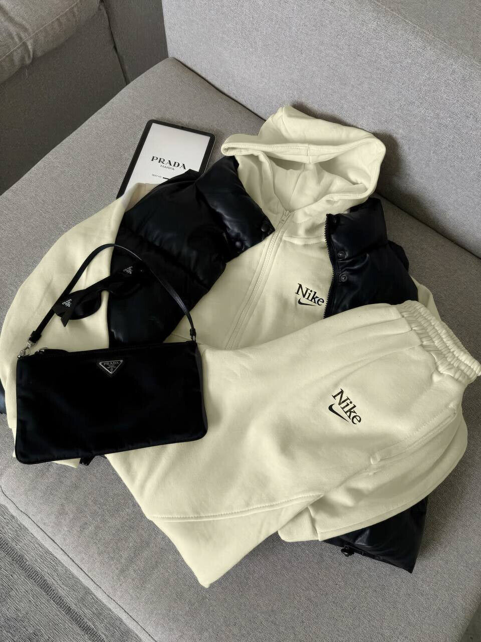 Женский зимний костюм тройка с желеткой.