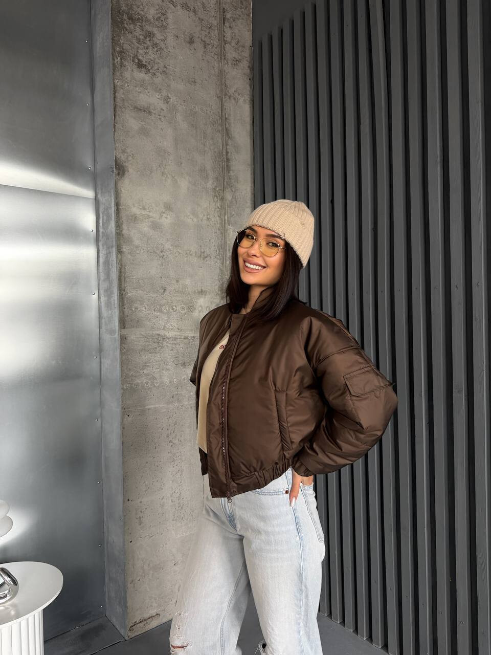 Жіночий стильний бомбер фото