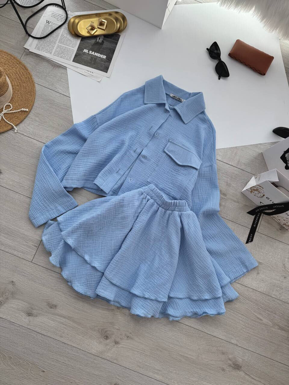 Костюм  в якому є трендова спідниця