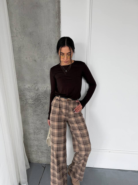 Купить ТІ САМІ КАРТАТІ ШТАНИ, ЯКІ ЗАКОХУЮТЬ З ПЕРШОГО ПОГЛЯДУ оптом