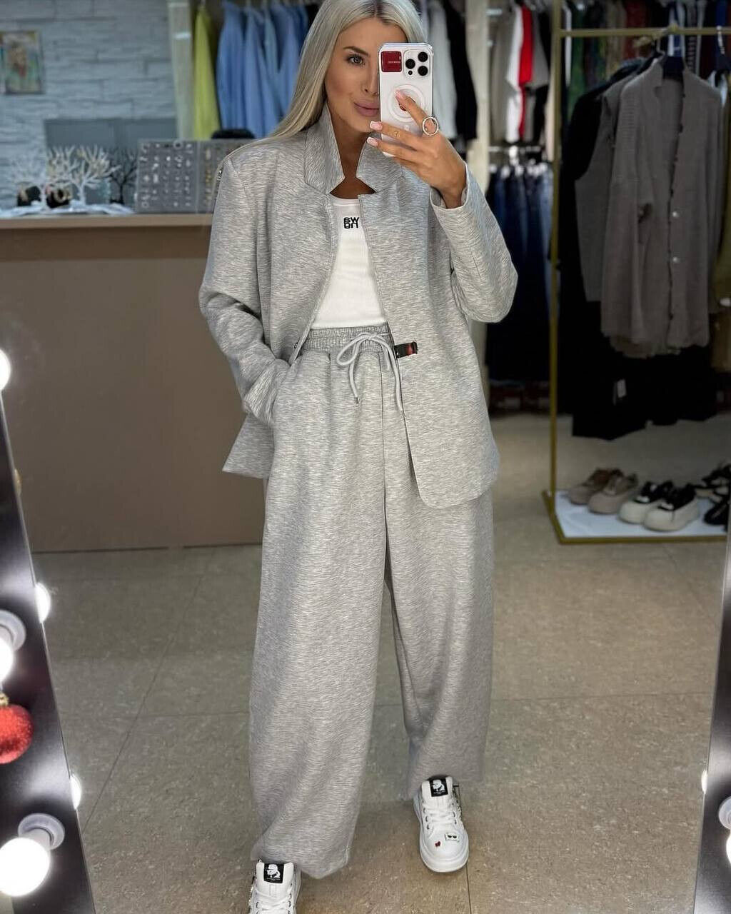 Жіночий костюм класика спортивного крою