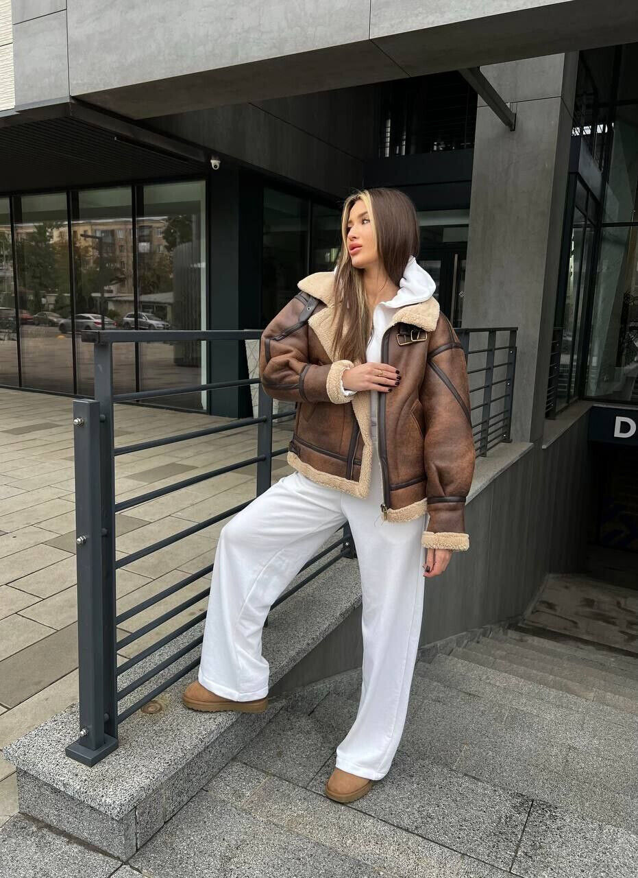 Женская дубленка в трендовом цвете