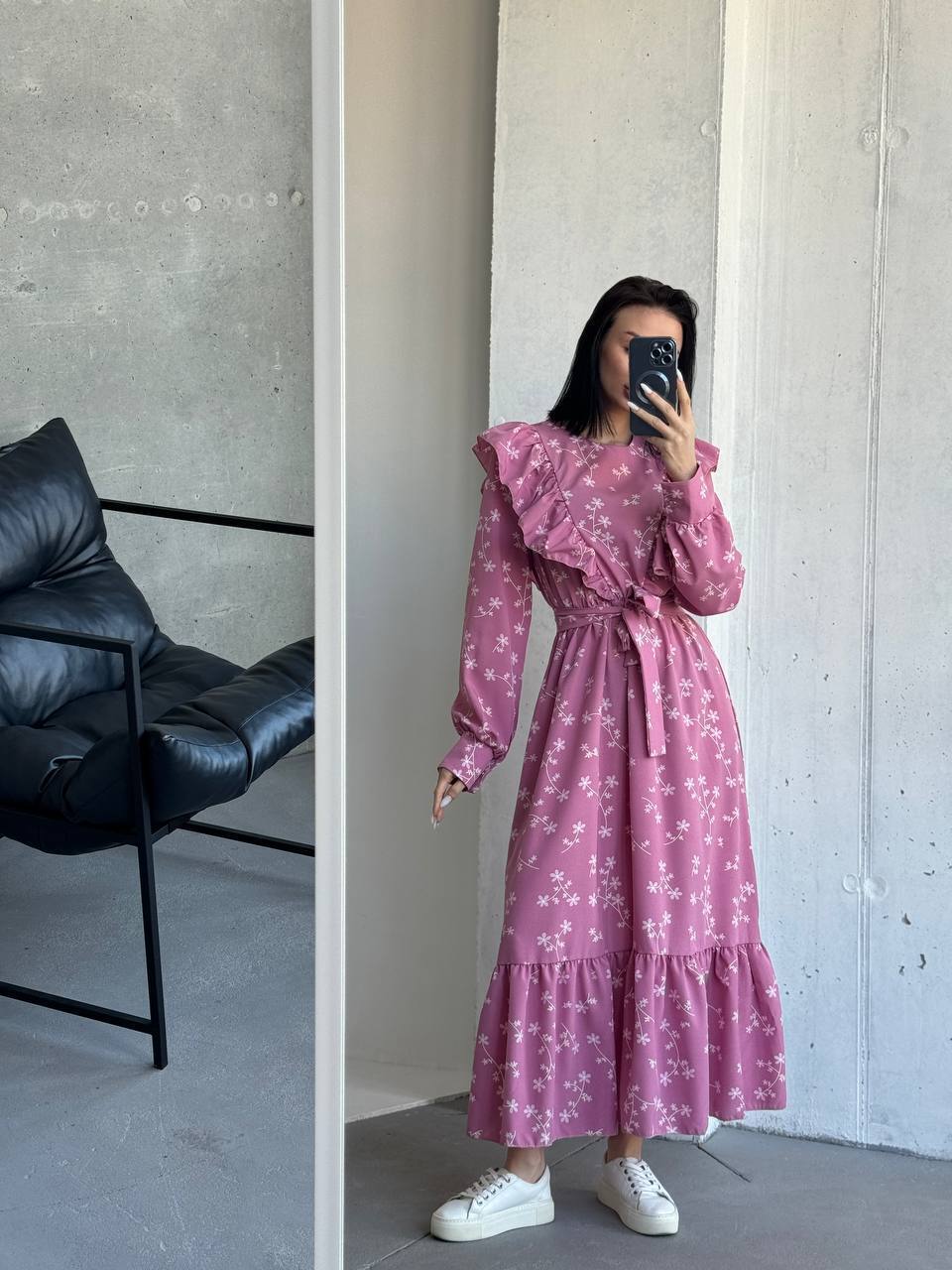 Сукня міді з рюшем  фото