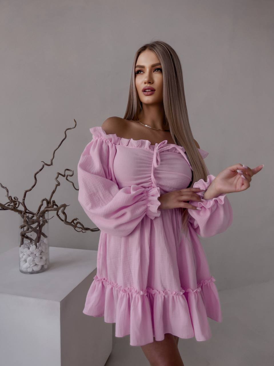 Женское платье нежное и романтичное, с длинным рукавом фото