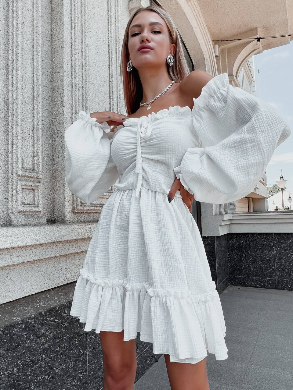 Женское платье нежное и романтичное, с длинным рукавом фото