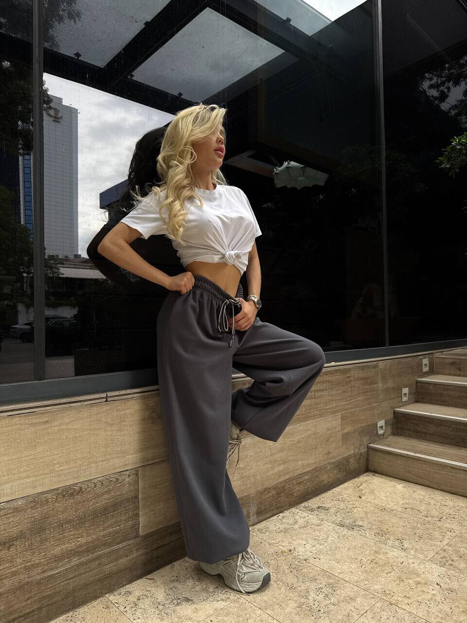 Женские стильные оверсайз брюки.