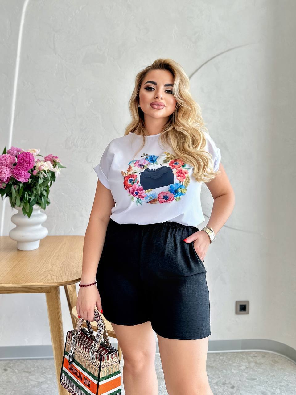 Стильний жіночий костюм на літо фото