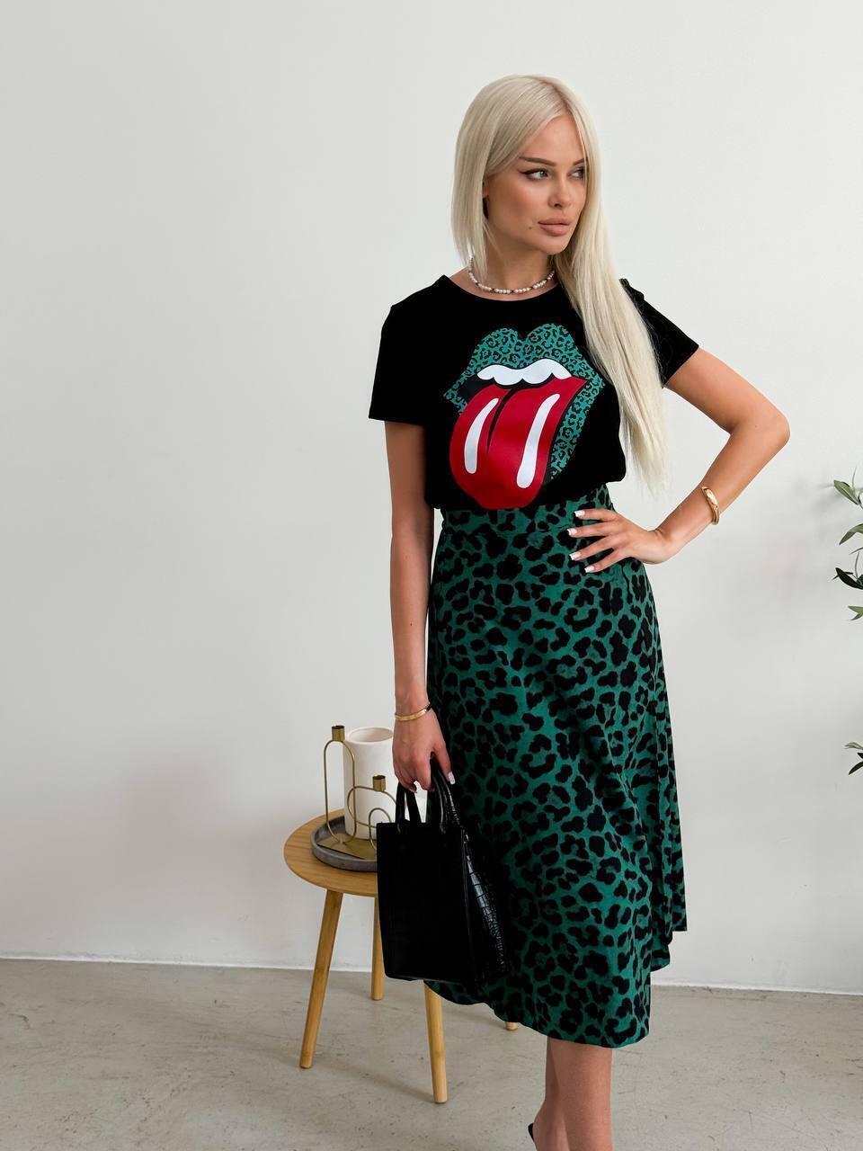 Літній костюм футболка з спідницею лео фото