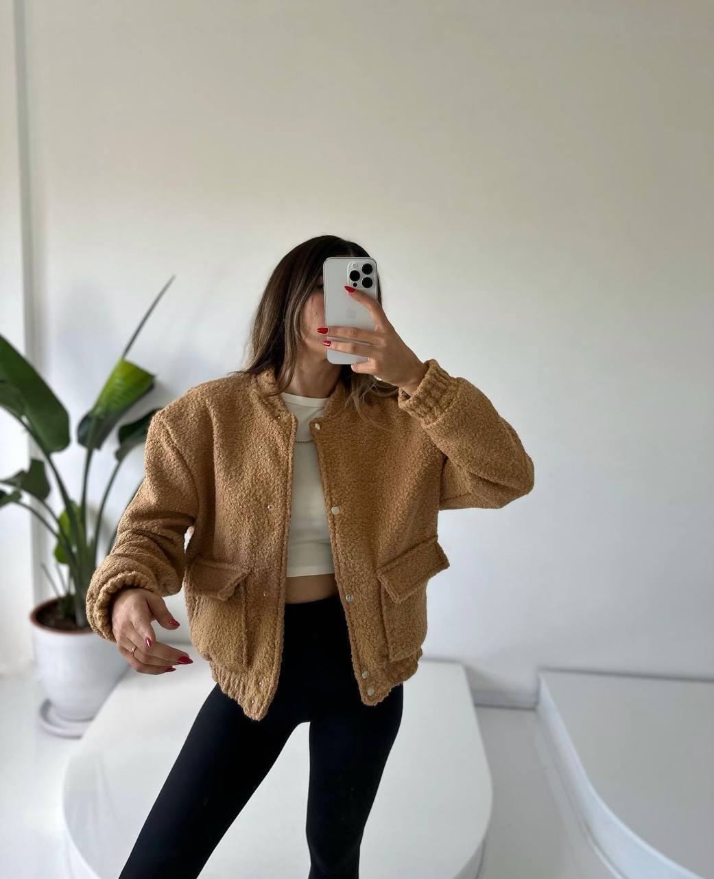 Весняний жіночий бомбер фото