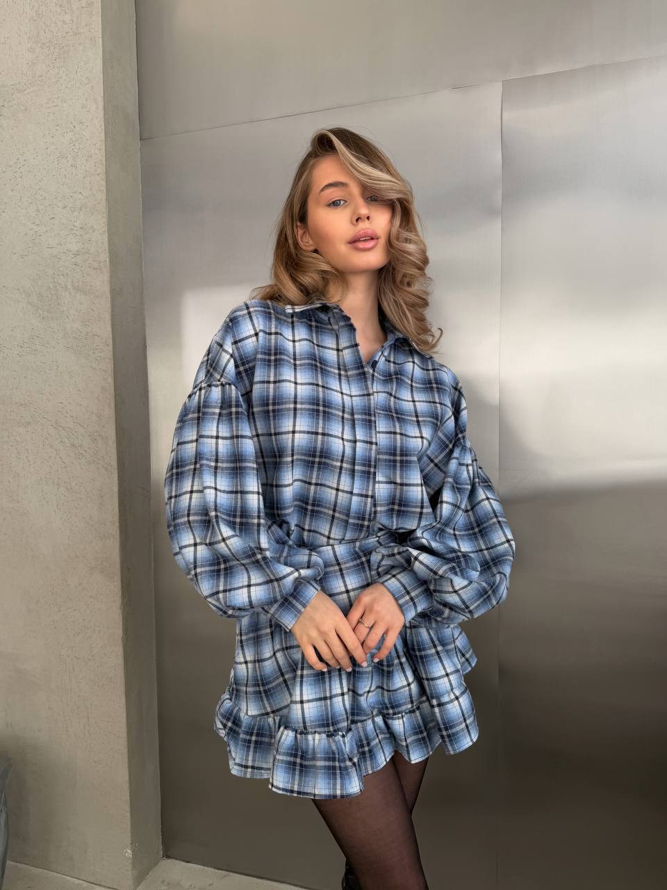 Жіночий гарний костюм з сорочко та спідницею фото