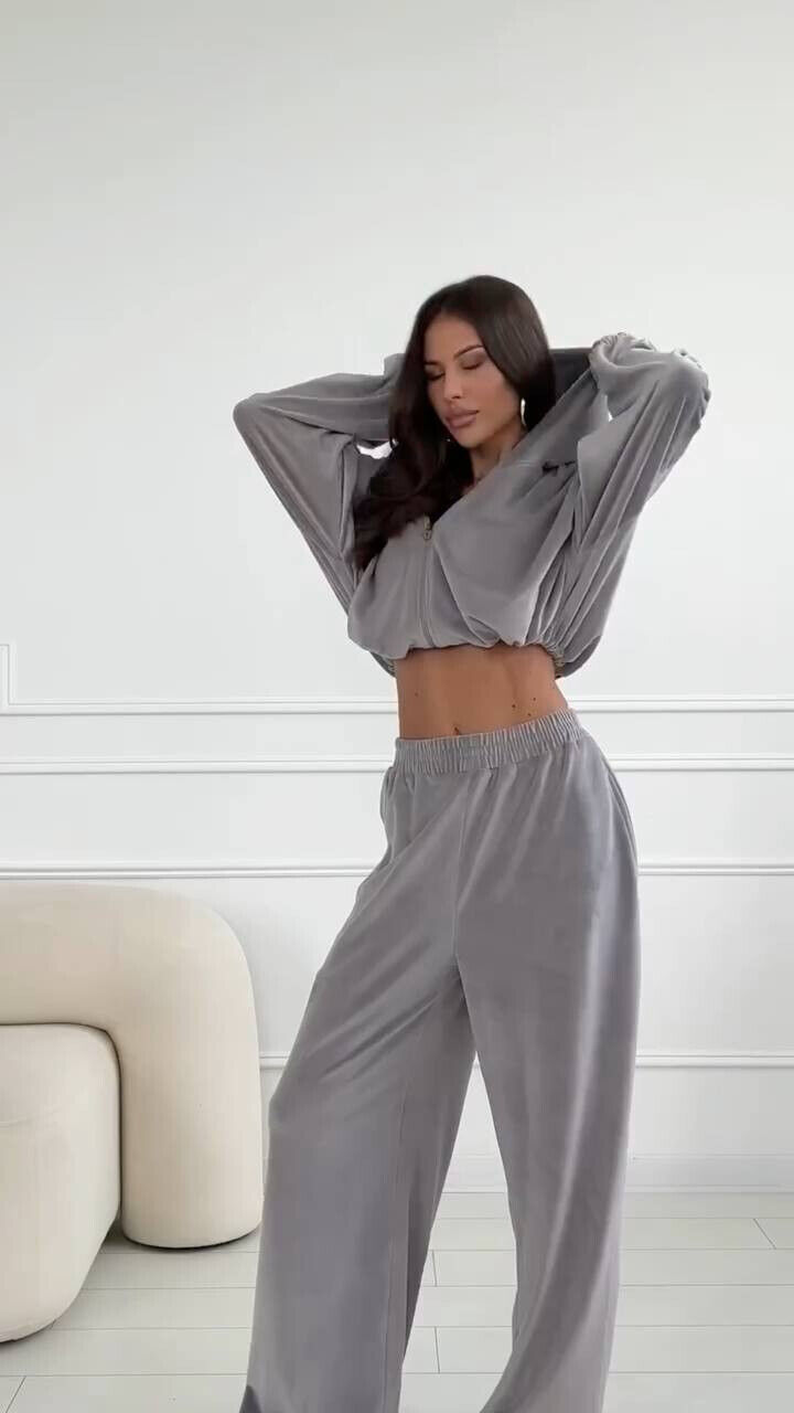 Жіночий костюм велюр з укороченою кофтою 