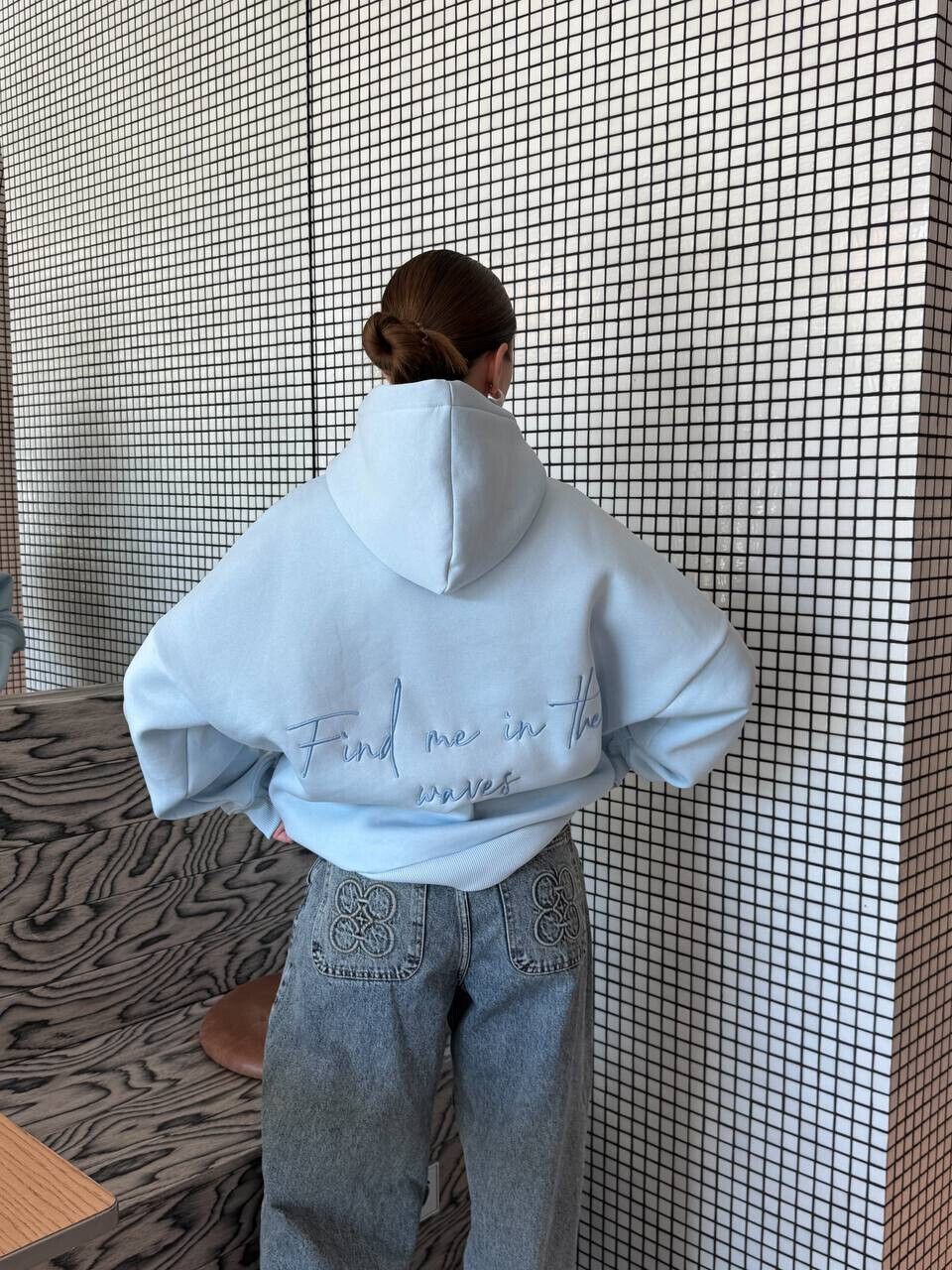 Жіноча тепла кофта з нашивкою на спині