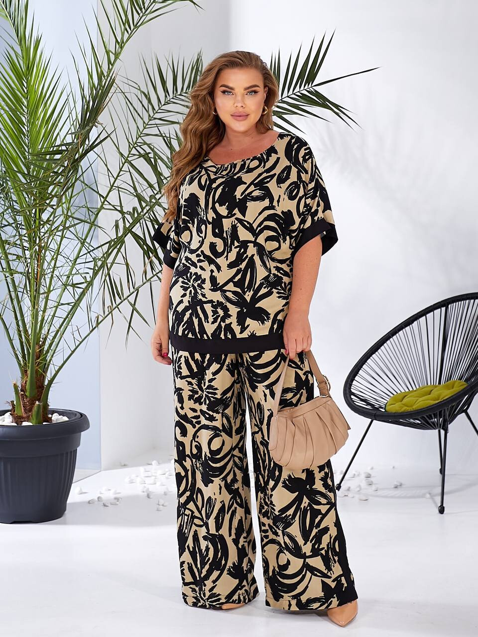 Прогулянковий жіночий літній брючний костюм 