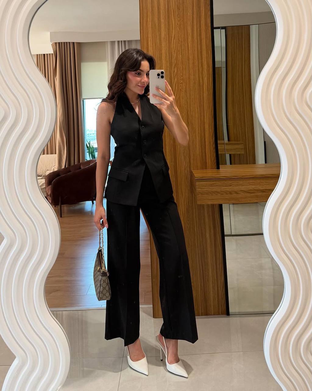 Жіночий костюм з жилеткою класика фото