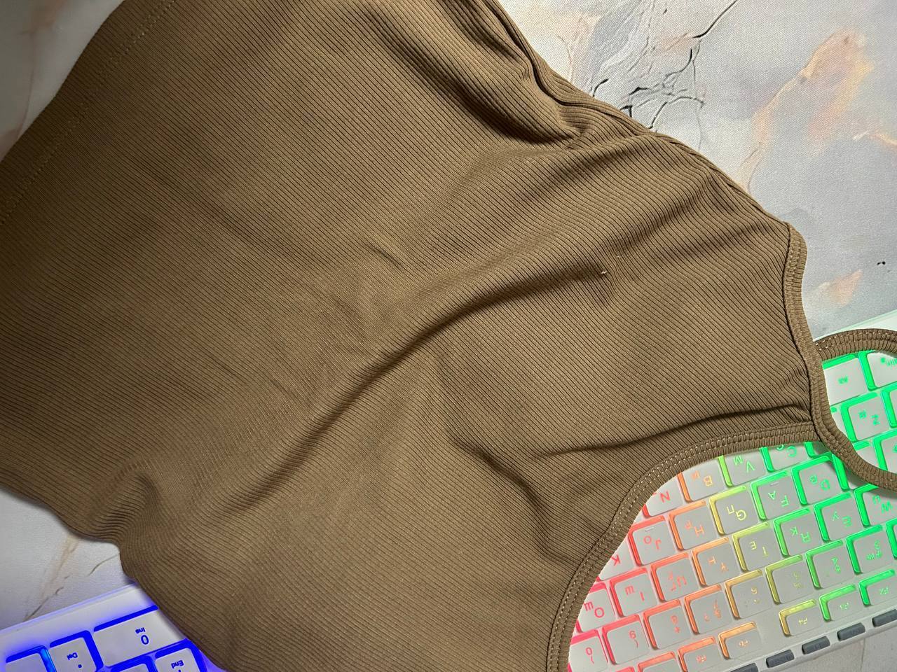 Женский топ с чашей фото