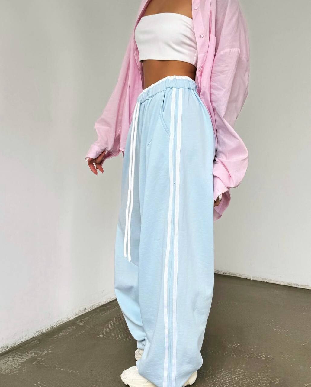 Блакитні СПОРТИВНІ ШТАНИ з лампасами фото