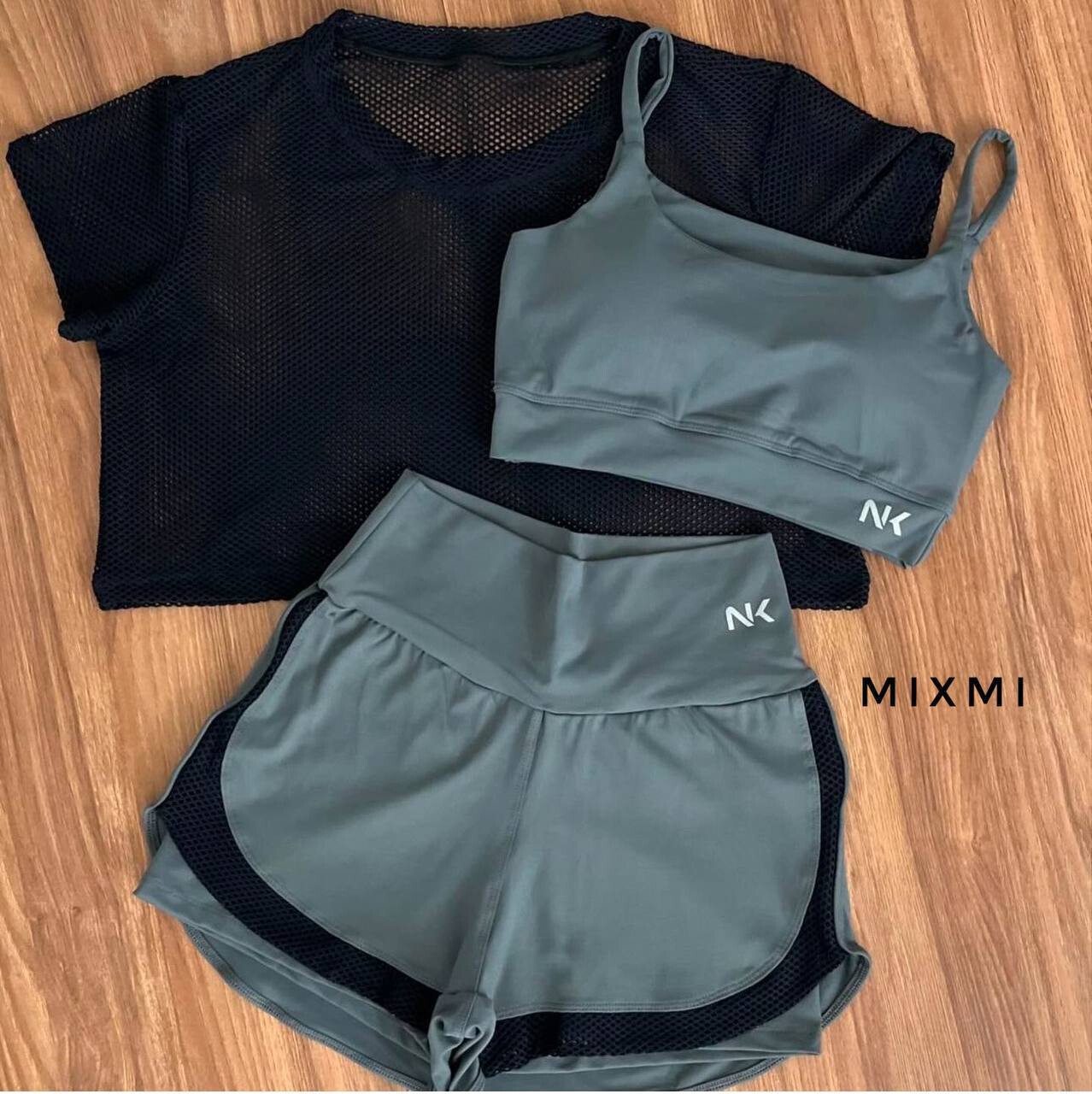 Жіночий літній костюм трійка